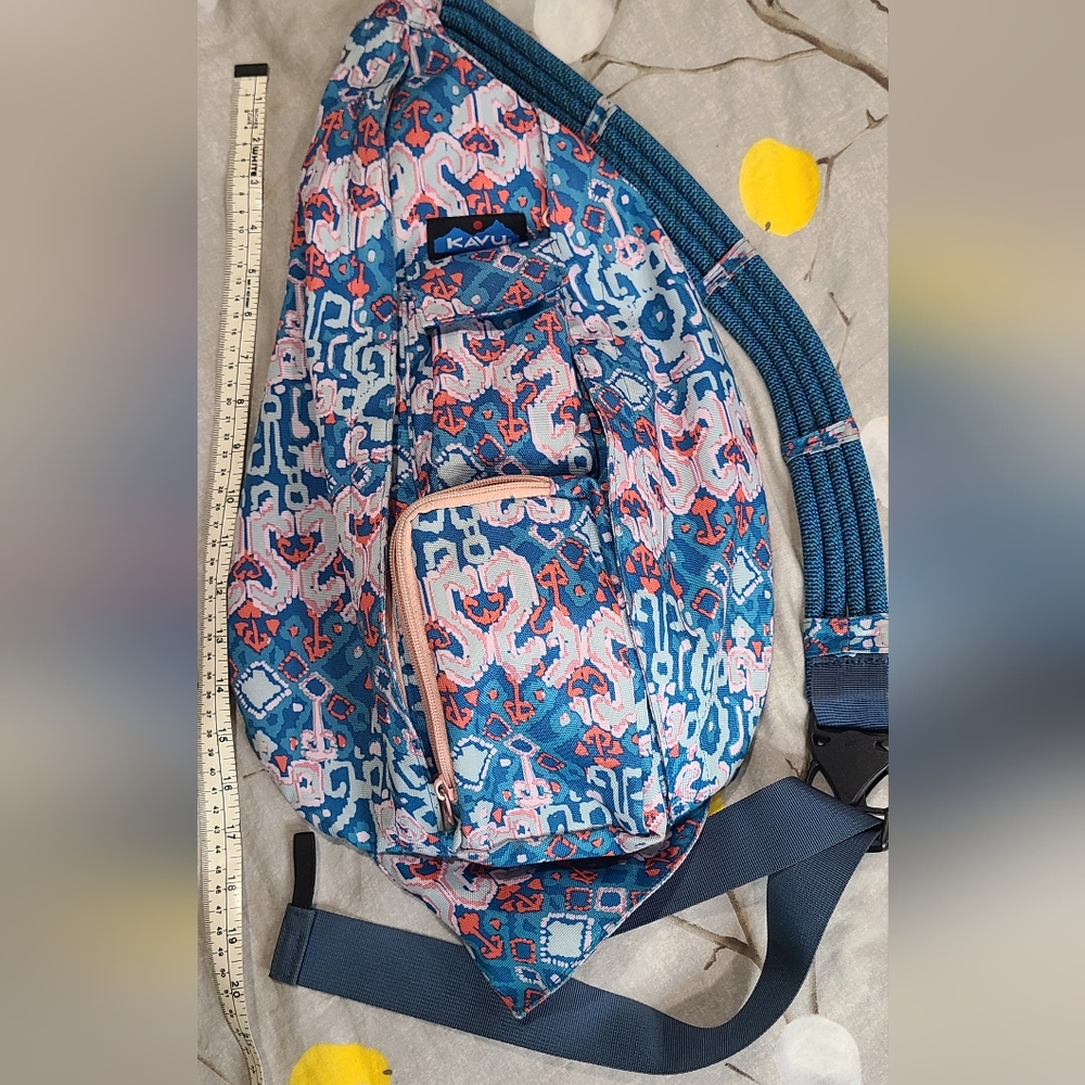 Kavu Sling Bag - like new